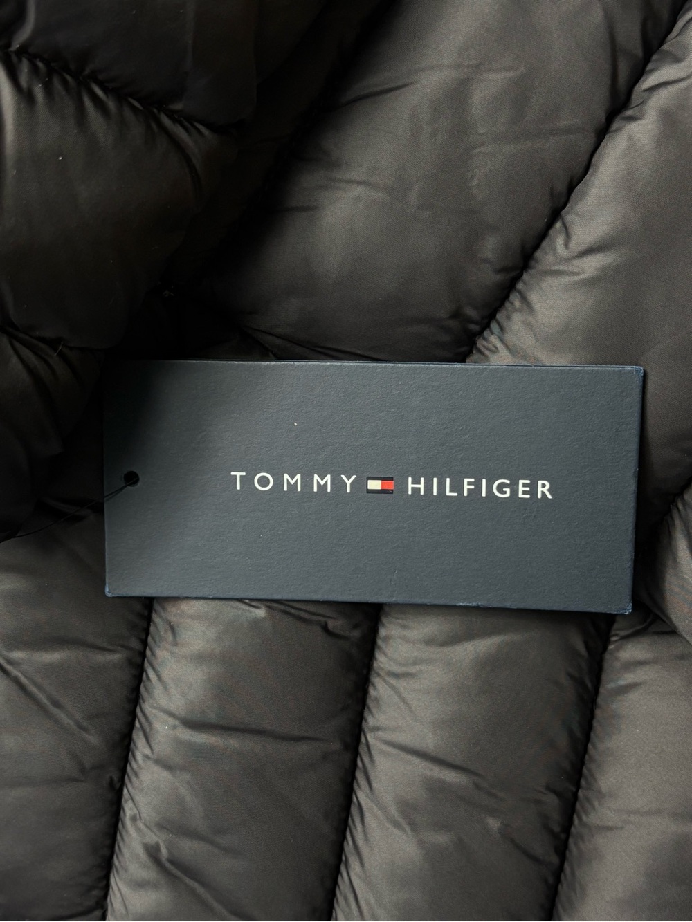 NWT Tommy Hilfiger Black Chevron Puffer Jacket Hooded Packable Large TW5MPC30 - Picture 11 of 12
